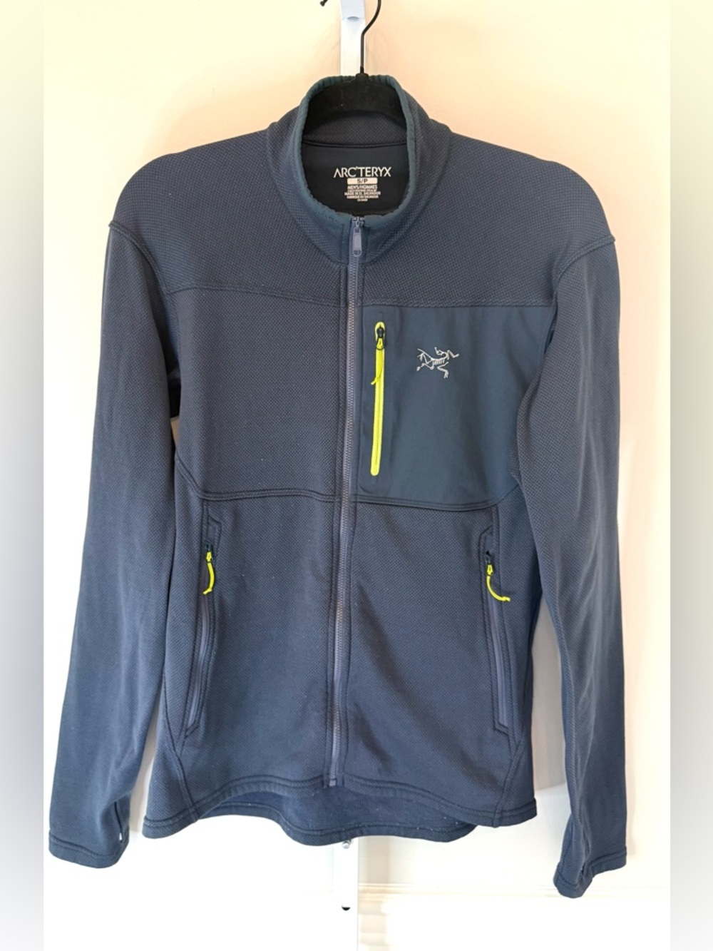 Arc’teryx Men’s Navy Blue Full Zip Jacket Neon Trim Lightweight Performance S